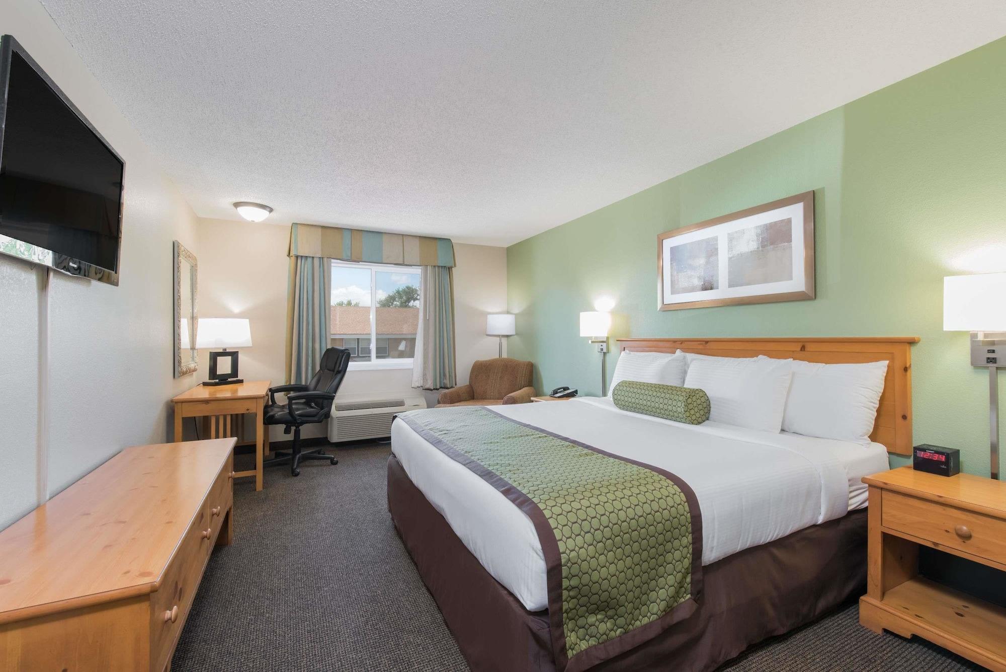 Baymont By Wyndham Pierre Hotel Exterior photo