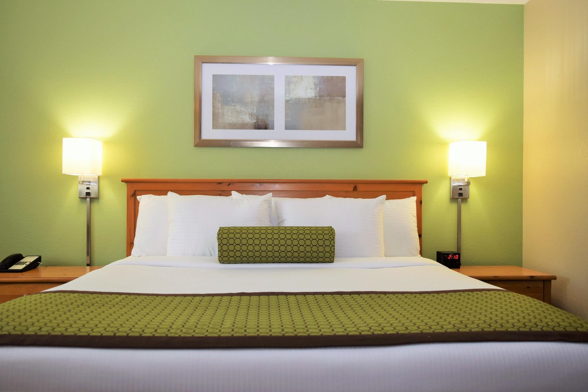 Baymont By Wyndham Pierre Hotel Exterior photo