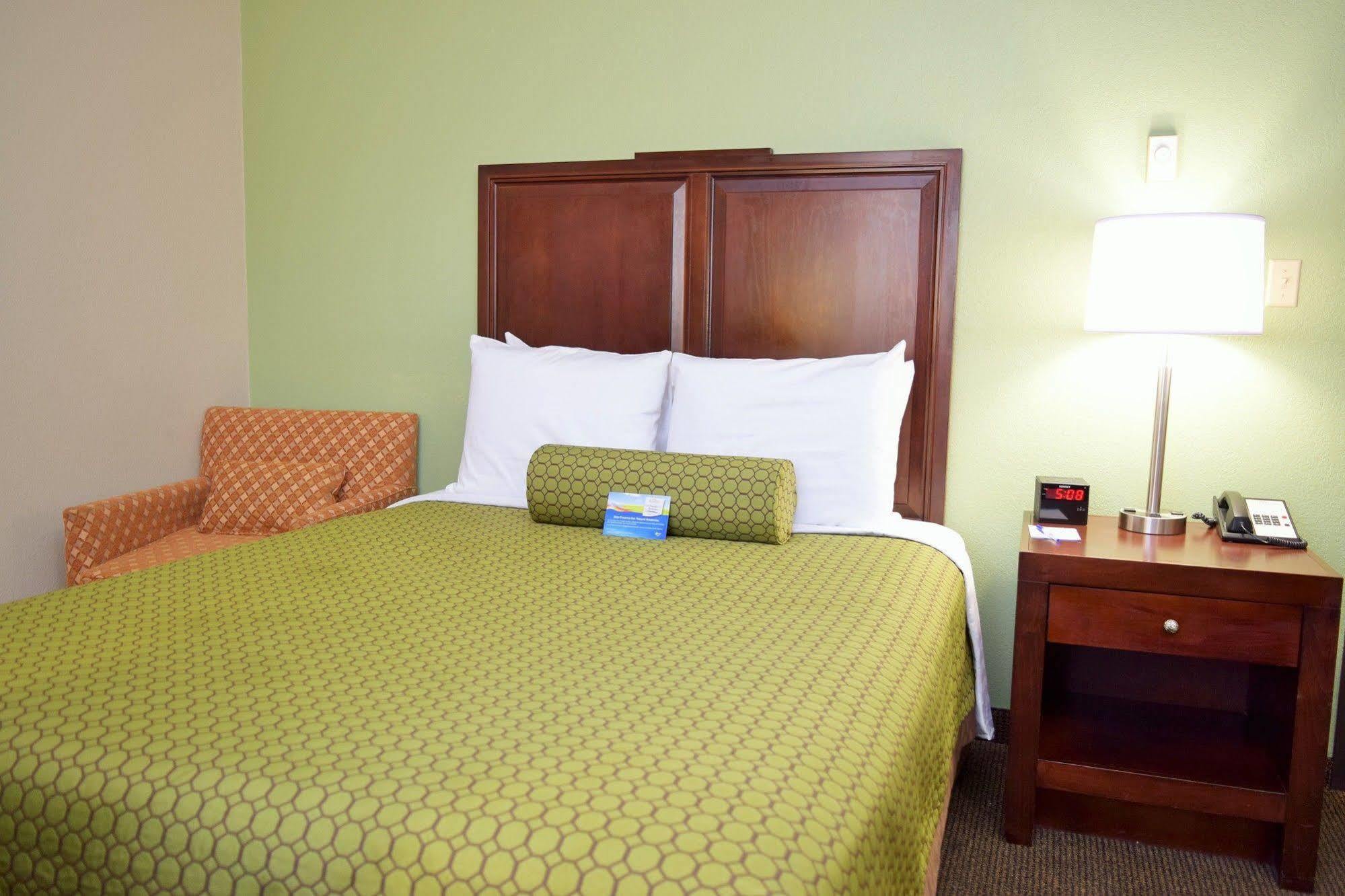 Baymont By Wyndham Pierre Hotel Exterior photo